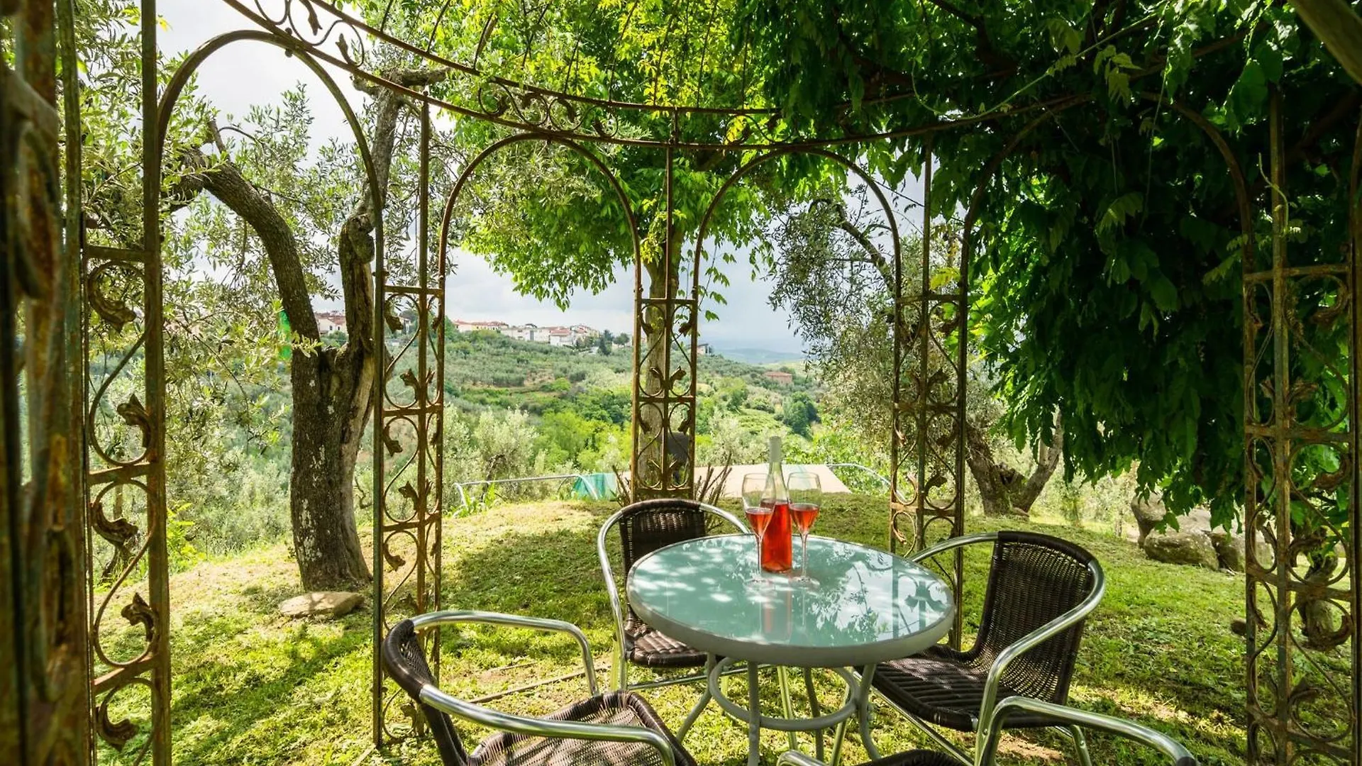 Beautiful Holiday Home In Vinci With Swimming Pool